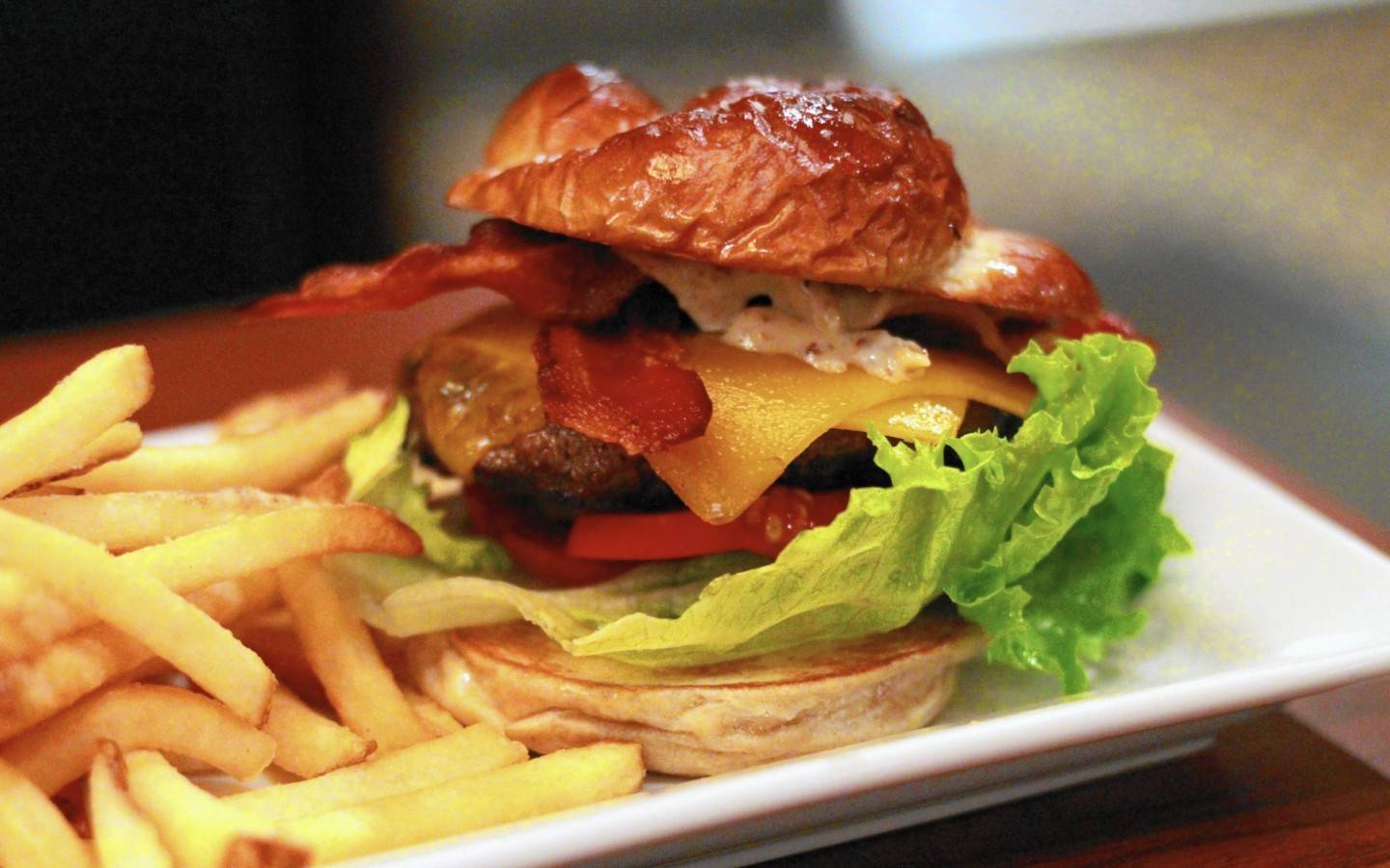 .Ruby Tuesday Lenoir'